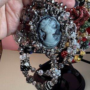 Elegant Silver and Black Cameo Cellphone Bracelet or Purse Chain